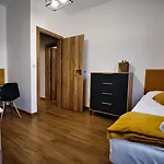 No82 Yellow Apartamento Zator